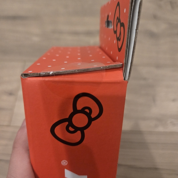 NIB Hello Kitty Portable Bluetooth Speaker & FM Radio - Red/White - Picture 3 of 7